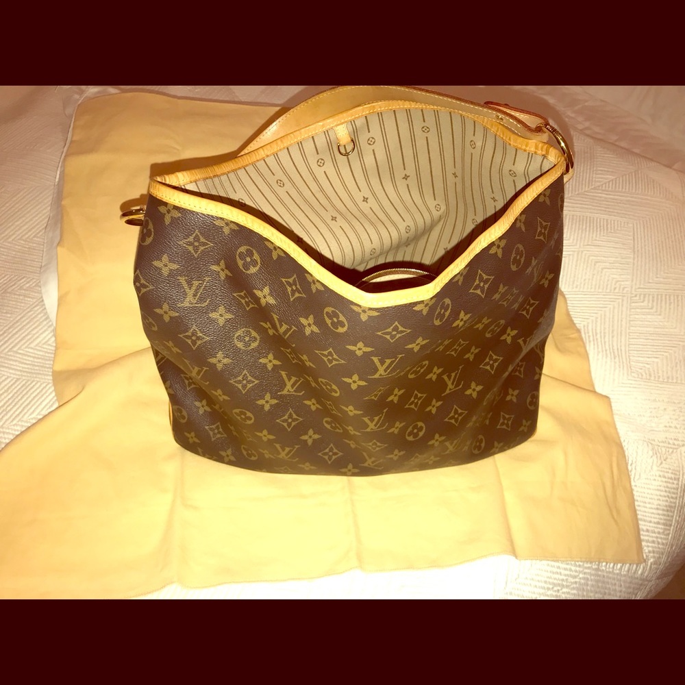 Authentic Delightfull Louis Vutton.